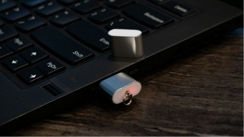 Compact Metal MicroSD Reader Provides Data Storage works for Mac